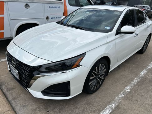 Certified 2024 Nissan Altima 2.5 SV w/ SV Premium Package image 5