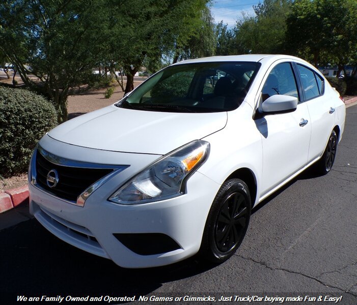 Used 2019 Nissan Versa SV FWD image 3