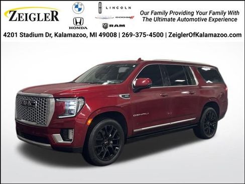 Used 2022 GMC Yukon XL Denali w/ Denali Premium Package image 1
