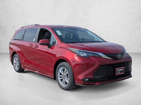 New 2026 Toyota Sienna XLE image 7