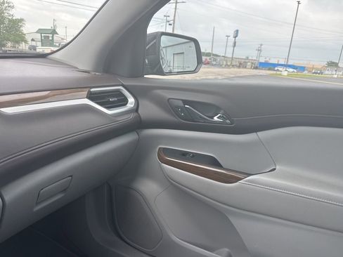 Used 2023 GMC Acadia SLE AWD/4WD image 18