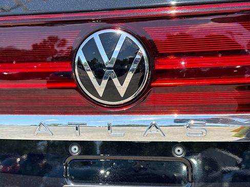 Used 2025 Volkswagen Atlas SE FWD image 11