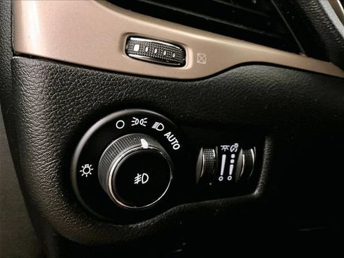 Used 2015 Jeep Cherokee Latitude AWD/4WD image 31