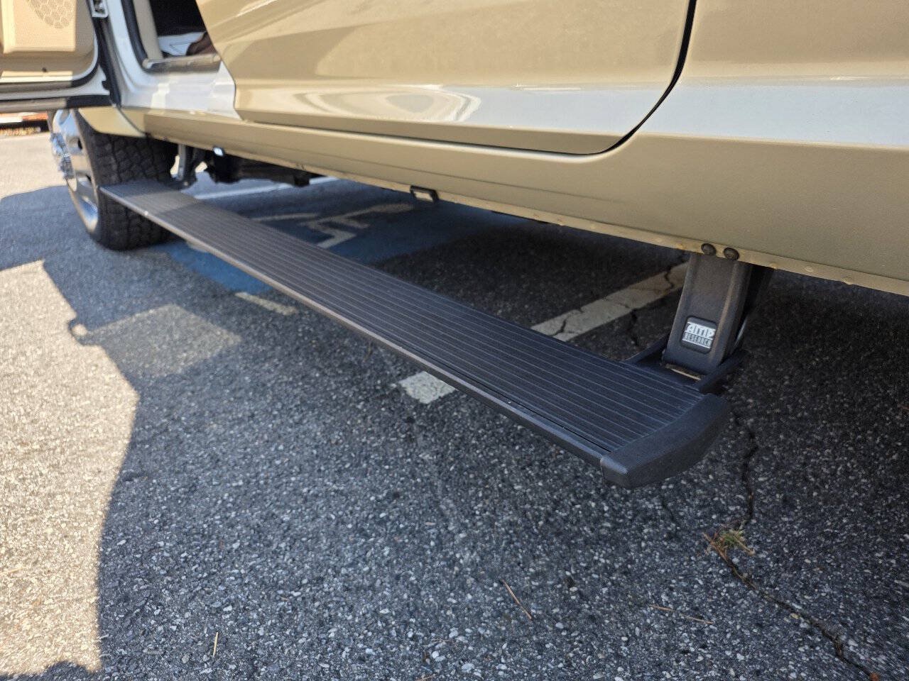 Used 2014 RAM 3500 Laramie Longhorn AWD/4WD image 10