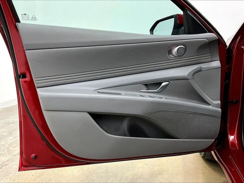 Used 2025 Hyundai Elantra SEL FWD image 26