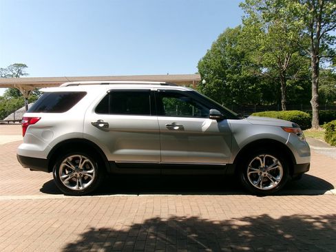Used 2015 Ford Explorer Limited w/ Equipment Group 301A image 4