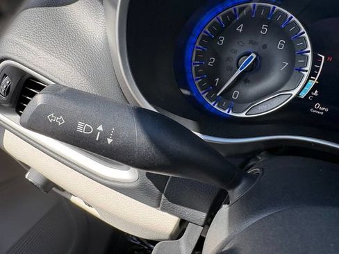 Used 2023 Chrysler Pacifica Touring-L FWD image 36
