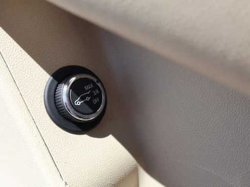 Used 2017 Cadillac XT5 Luxury w/ Driver Awareness Package image 18