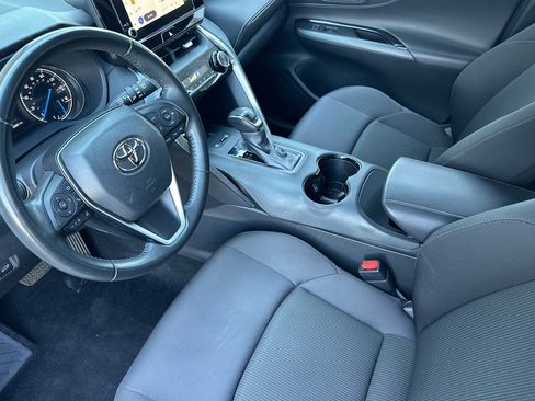 Used 2024 Toyota Venza LE AWD/4WD image 9