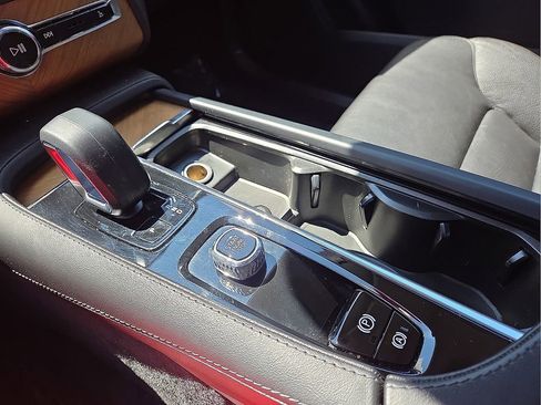 Certified 2023 Volvo XC90 T8 Plus w/ Protection Package Premier image 29