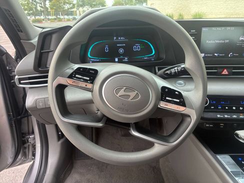 Used 2026 Hyundai Elantra Hybrid FWD image 26