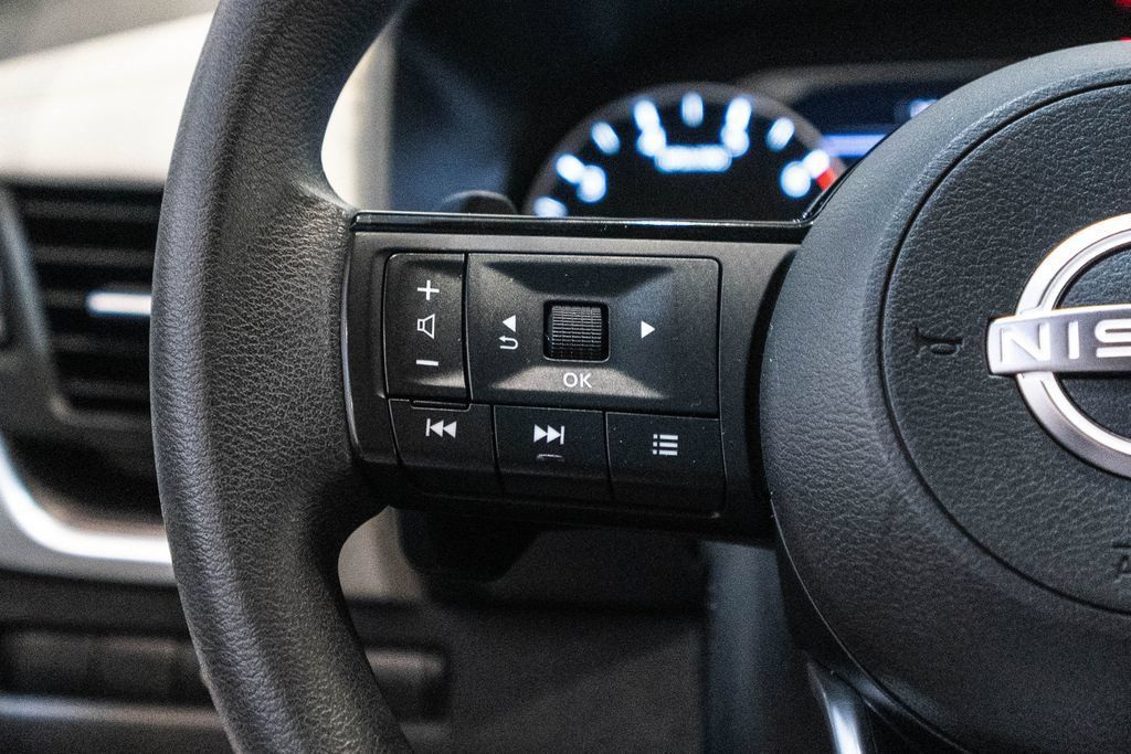 Used 2023 Nissan Rogue SV FWD image 18
