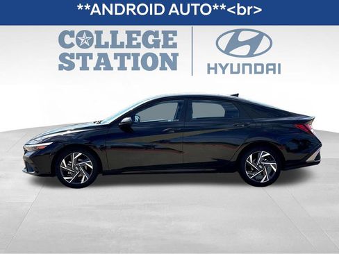 Used 2025 Hyundai Elantra Sport image 7