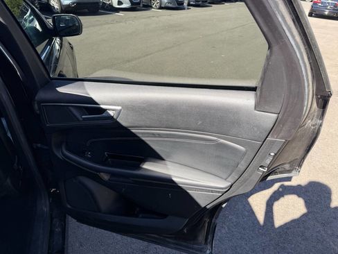 Used 2015 Ford Edge Titanium w/ Technology Package image 16
