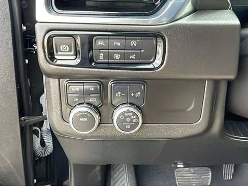 Used 2025 GMC Yukon XL Denali image 26