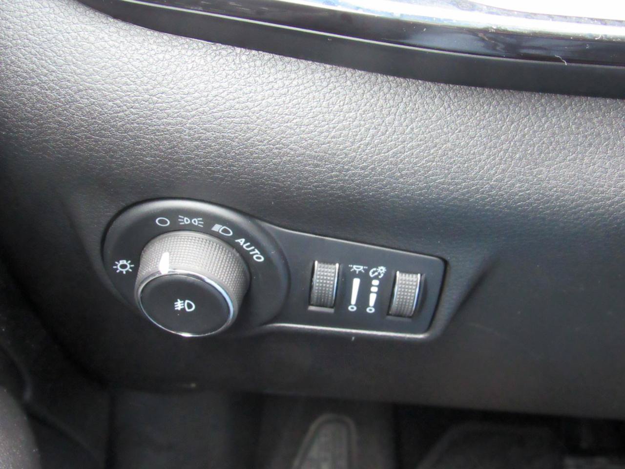 Used 2026 Jeep Compass Trailhawk AWD/4WD image 18
