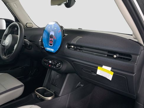 Certified 2025 MINI Cooper S image 32