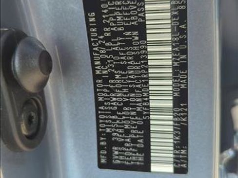 Used 2024 Toyota Corolla LE FWD image 2