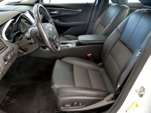 Used 2016 Chevrolet Impala LT w/ Convenience Package image 15