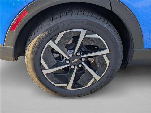 Used 2025 Chevrolet Equinox EV LT FWD image 9