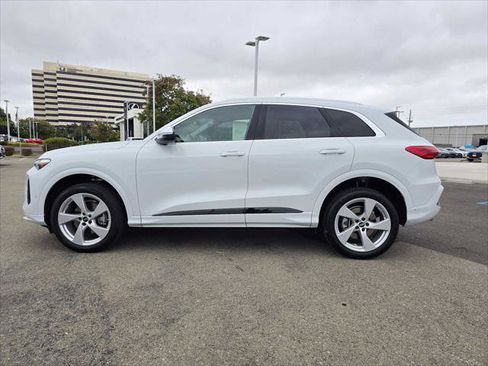 Certified 2025 Audi Q5 Premium w/ Premium Plus AWD/4WD image 11