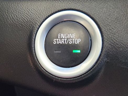 Used 2022 GMC Terrain SLT image 32