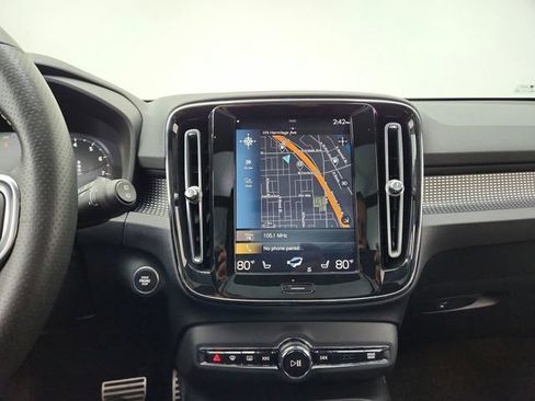 Used 2019 Volvo XC40 T5 R-Design image 23