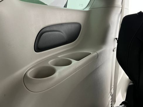 Used 2023 Chrysler Pacifica Touring-L FWD image 42