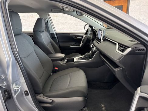 Used 2024 Toyota RAV4 XLE FWD image 46