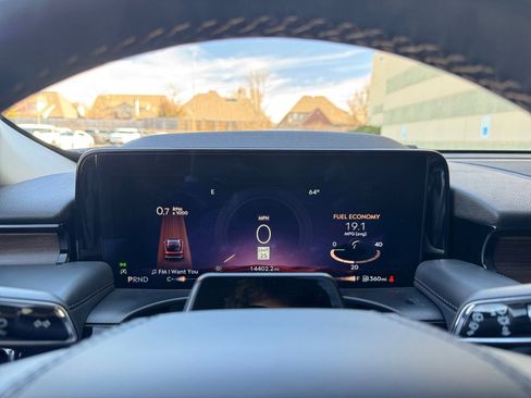 Used 2025 Lincoln Aviator Reserve w/ Equipment Group 201A image 35