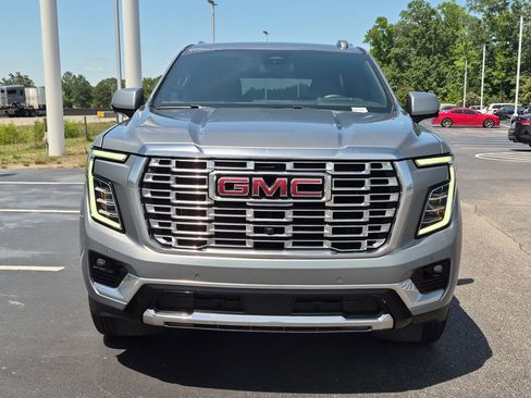 Used 2025 GMC Yukon Denali RWD image 8
