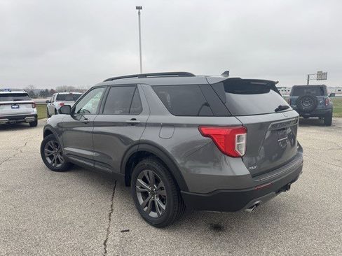 Used 2022 Ford Explorer XLT w/ Equipment Group 202A image 6