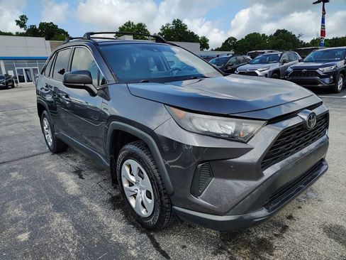 Used 2019 Toyota RAV4 LE w/ Carpet Mat Package FWD image 3