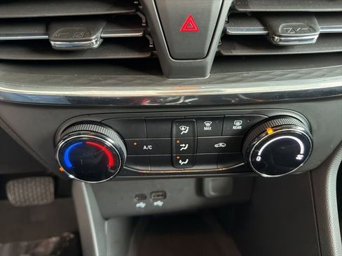 Used 2025 Buick Encore GX Preferred image 15