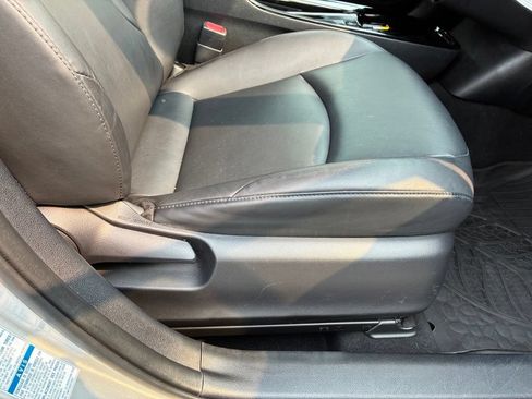 Used 2019 Toyota Prius XLE w/ Advanced Technology Package AWD/4WD image 39