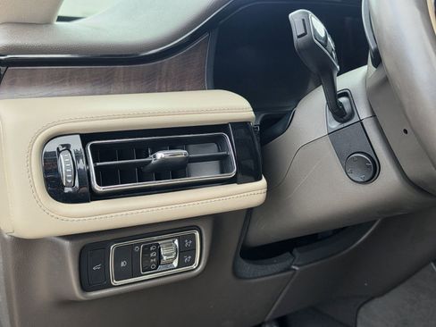 Used 2021 Lincoln Aviator Reserve w/ Equipment Group 208A image 8