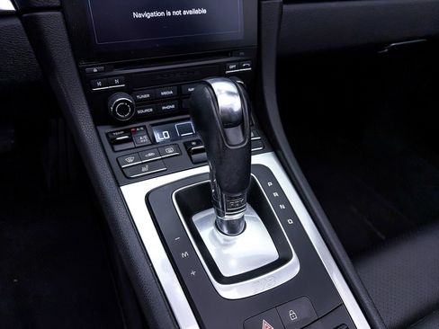 Used 2019 Porsche 718 Boxster RWD image 19
