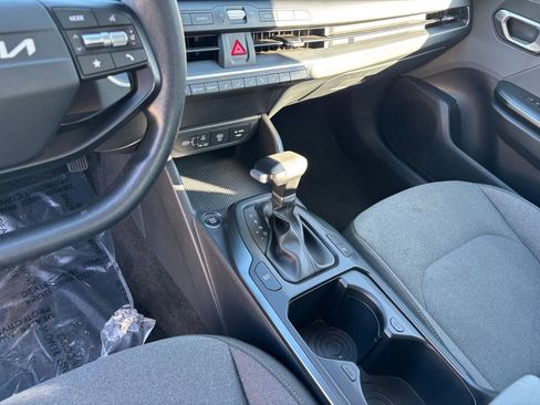 Used 2025 Kia K4 FWD image 43