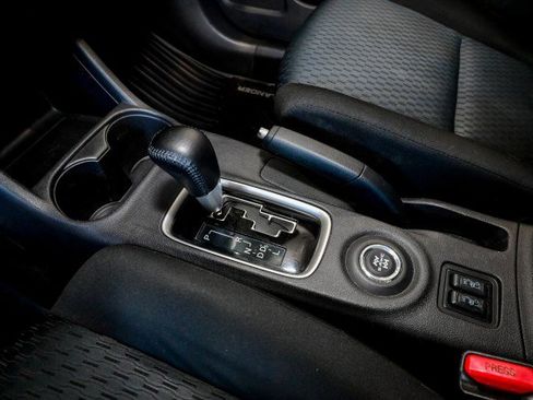 Used 2014 Mitsubishi Outlander SE AWD/4WD image 31