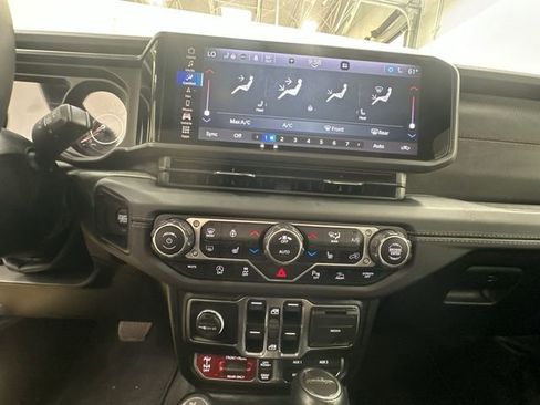 Used 2024 Jeep Gladiator Rubicon image 17