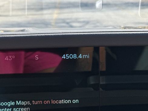 Used 2025 Lincoln Nautilus Premier w/ Equipment Group 102A image 2