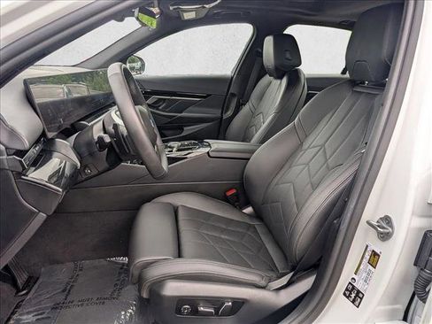 Used 2025 BMW 530i xDrive AWD/4WD image 16