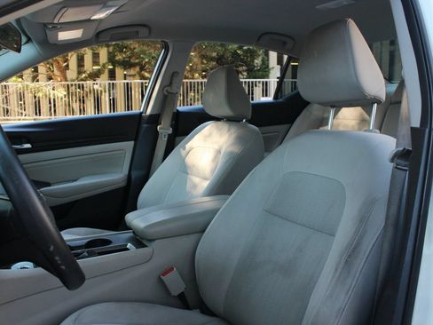 Used 2020 Nissan Altima 2.5 S FWD image 16