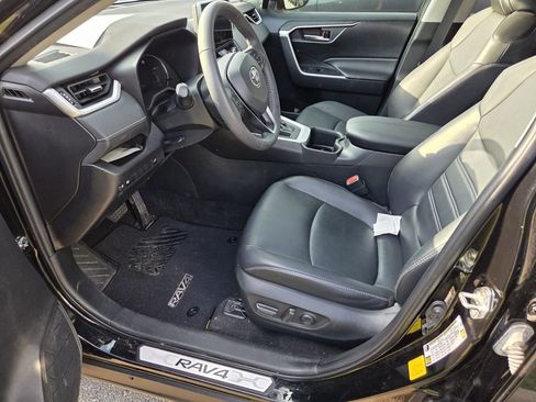 Used 2023 Toyota RAV4 XLE Premium image 4