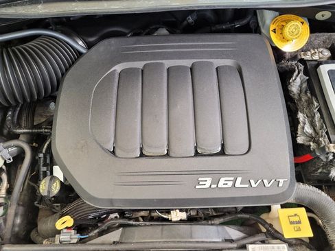 Used 2015 Dodge Grand Caravan SXT FWD image 30
