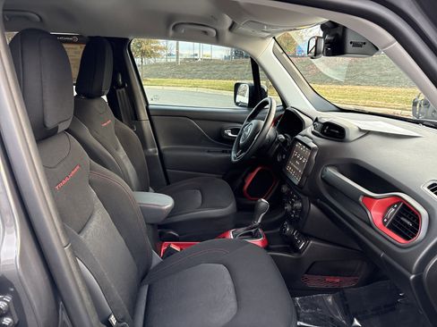 Used 2022 Jeep Renegade Trailhawk image 24