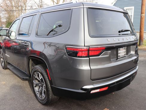 Used 2024 Jeep Wagoneer Series III image 3