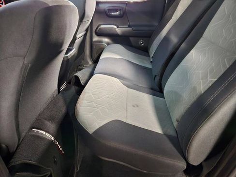 Used 2021 Toyota Tacoma TRD Off-Road image 15