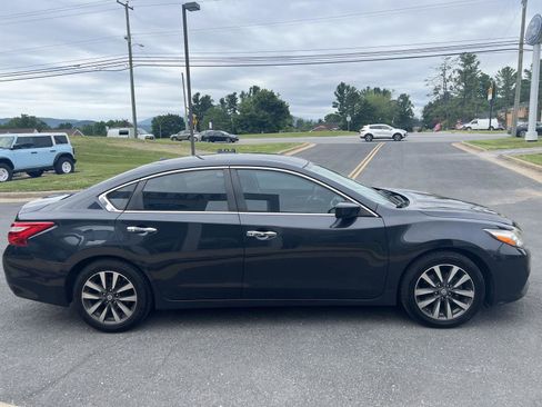 Used 2017 Nissan Altima 2.5 SV FWD image 6