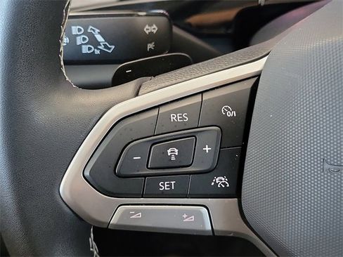 Used 2024 Volkswagen Atlas SE image 31